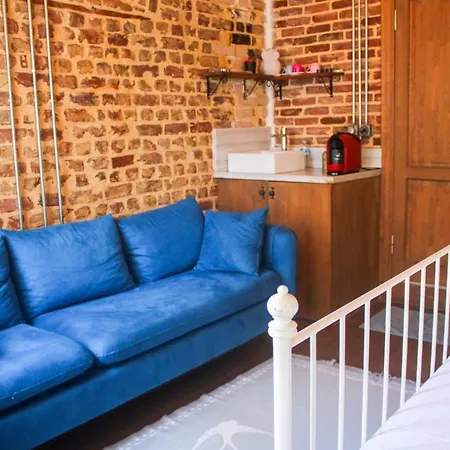 Historic House Surrounded By Attractions In Balat
