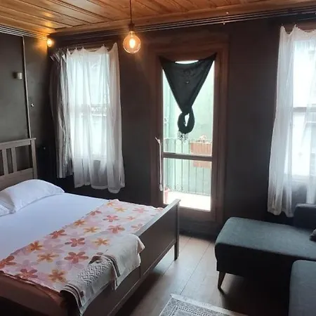 Historic House Surrounded By Attractions In Balat * Estambul